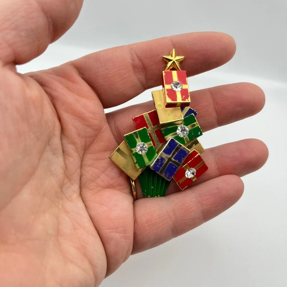Vintage Christmas Tree Brooch Gold Tone Enamel Present Stack‎ Rhinestone Pin